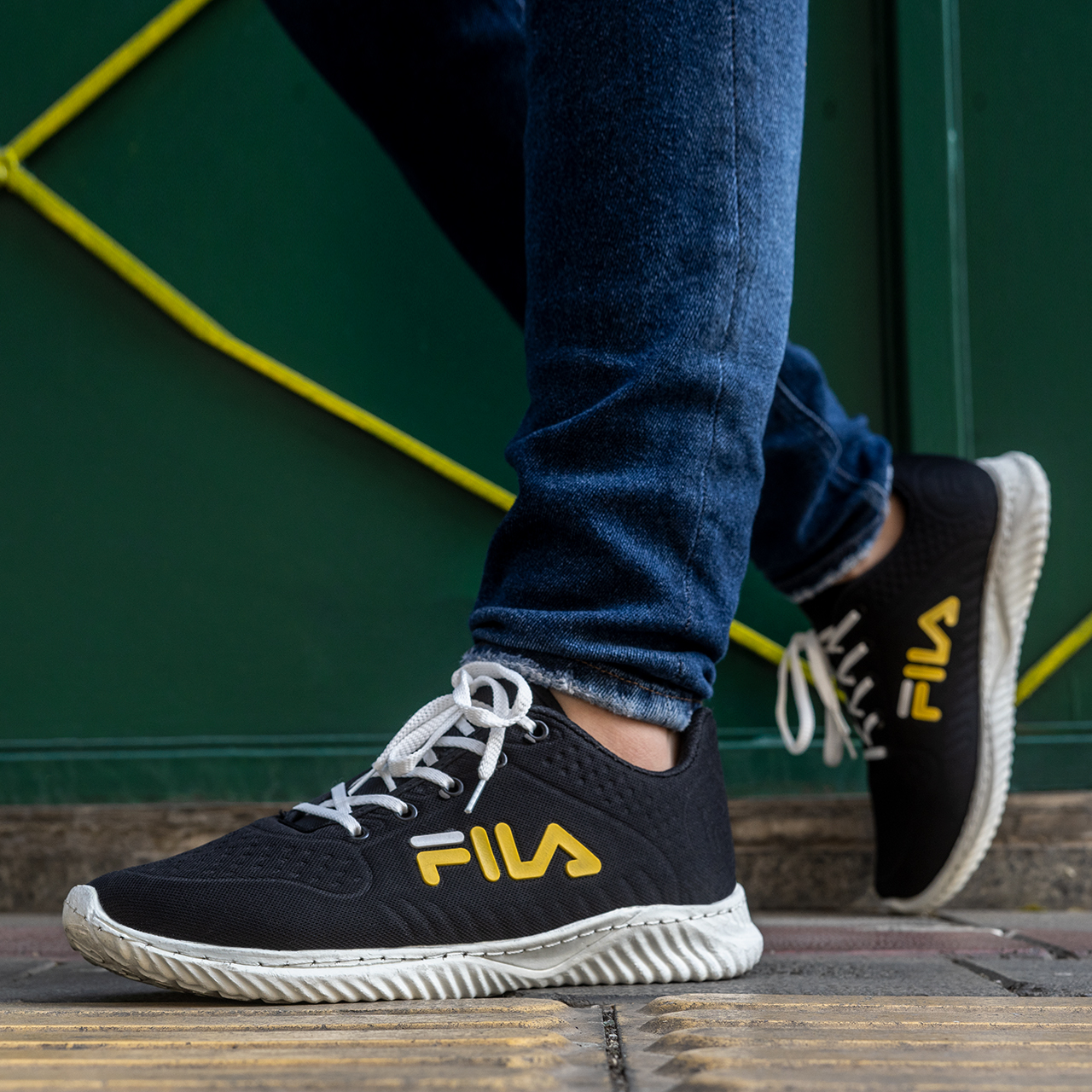 کفش ورزشی فیلا مشکی مردانه مدلFanio