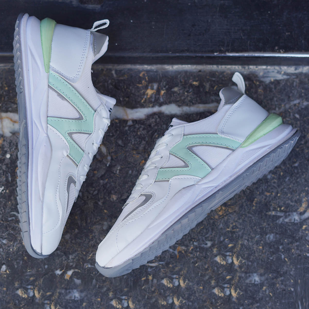 کفش ورزشی New Balance مردانه سفید سبز مدل Romano