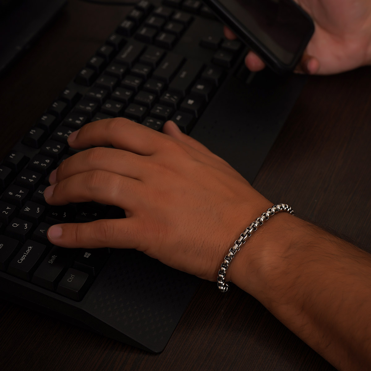 دست بند نقره‌ای مدل S22