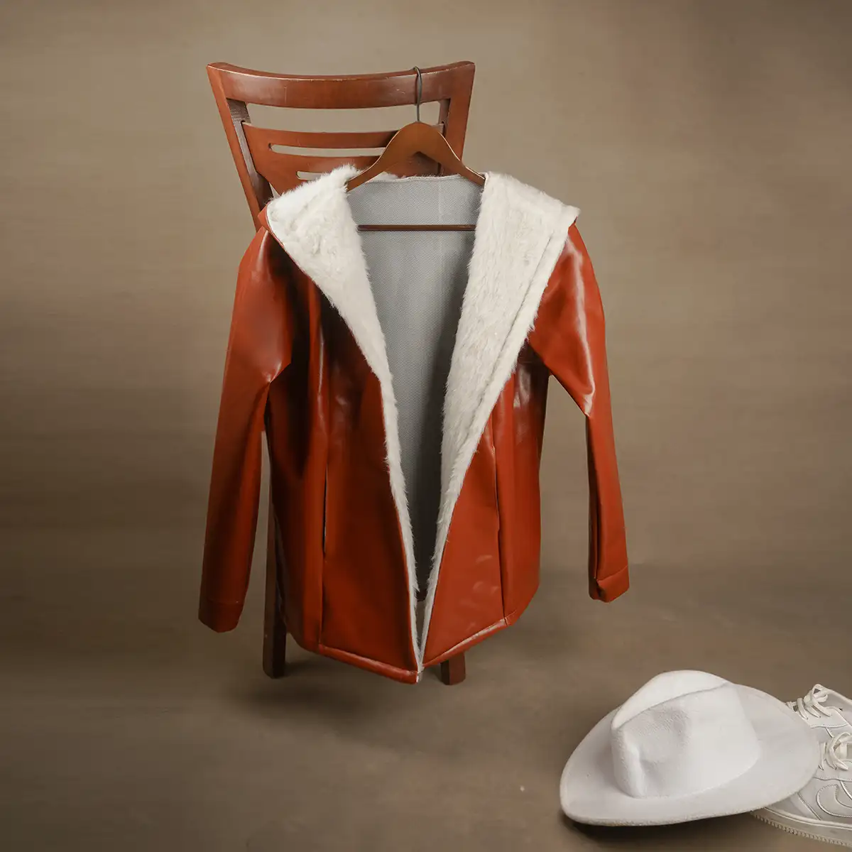 شنل چرم قهوه‌ای مدل Rozbeh