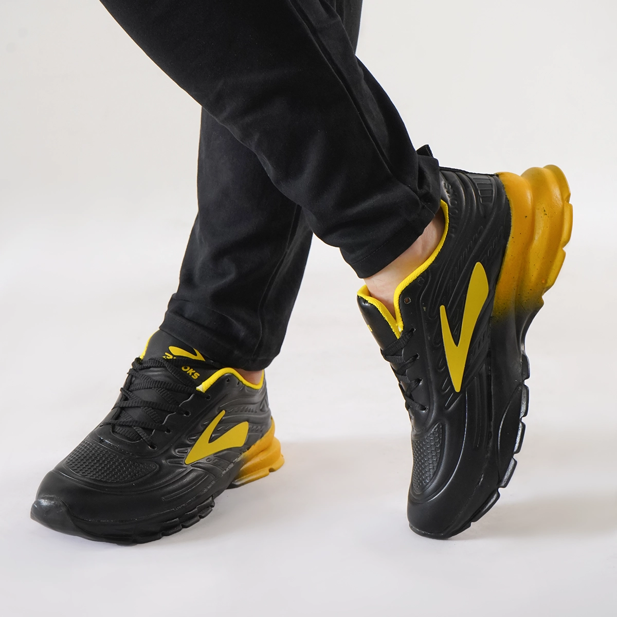 کفش ورزشی مردانه مشکی زرد مدل P802