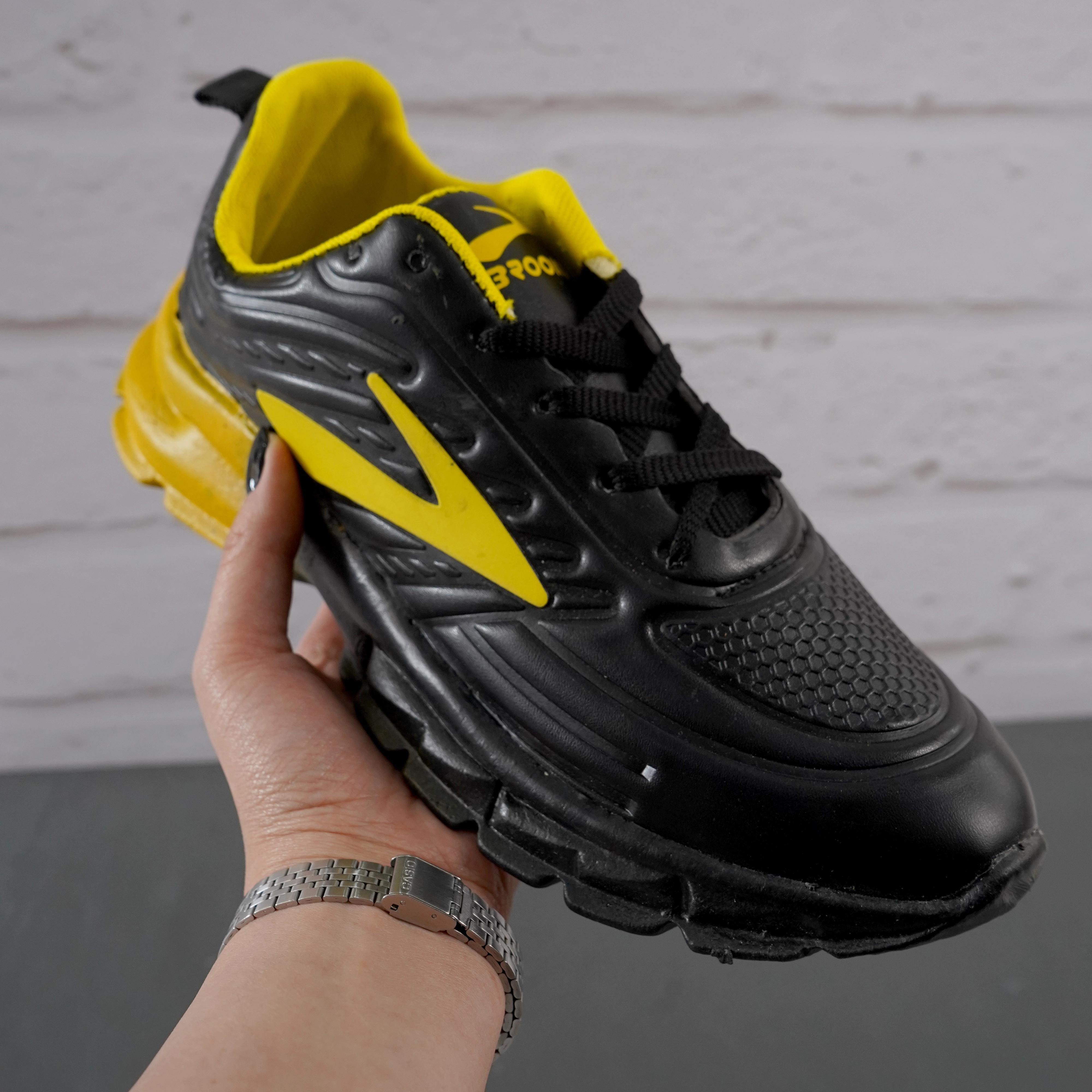 کفش ورزشی مردانه مشکی زرد مدل P802