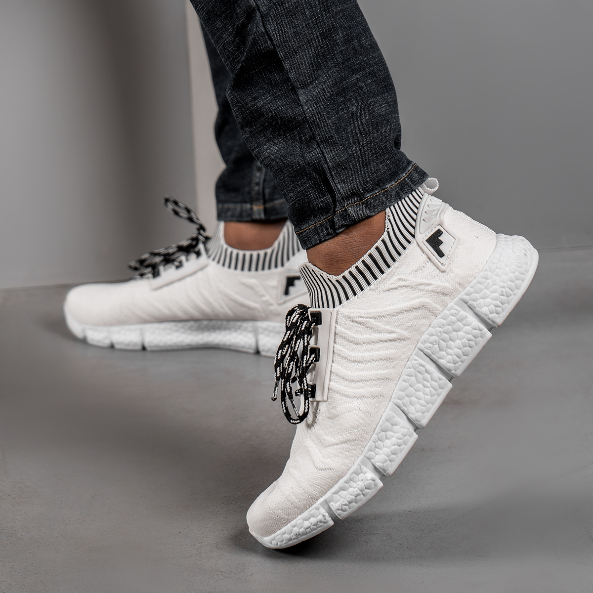 کفش ورزشی مردانه سفیدمدل zebra