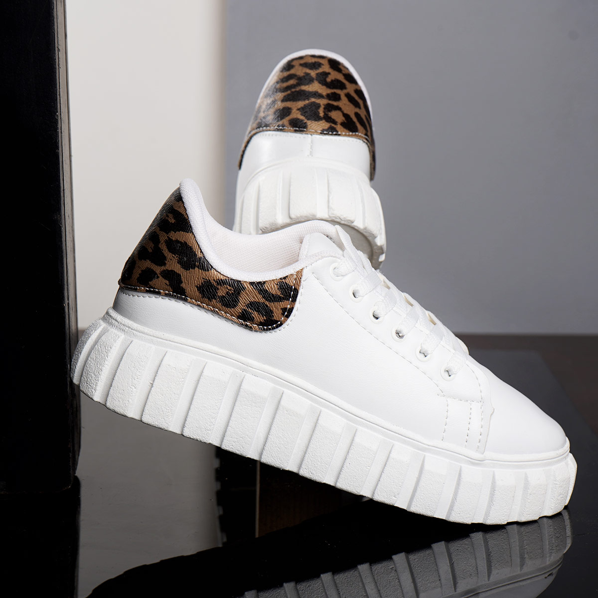 کفش ورزشی Smile زنانه مدل Zoya